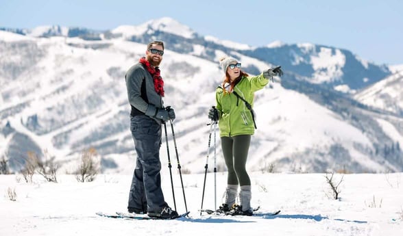 Photo of a couple skiing in Park City Photo of a couple skiing in Park City