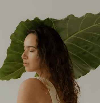 Bloomi Woman Eyes Closed Leaf