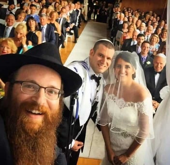 Rabbi Bernath selfie with married couple Rabbi Bernath selfie with married couple