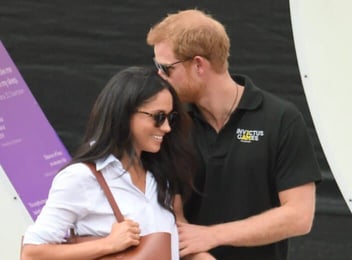Prince Harry kissing Meghan Markle on the head at 2017 Invictus Games Prince Harry kissing Meghan Markle on the head at 2017 Invictus Games